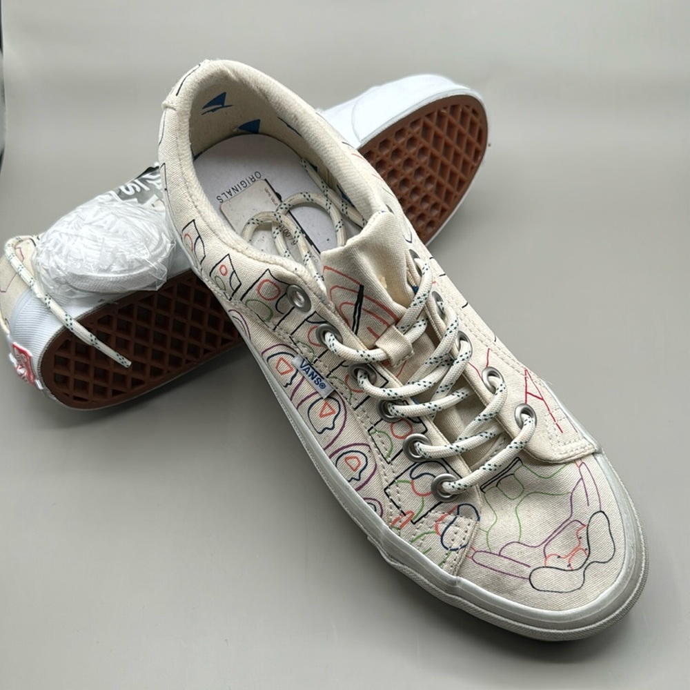 NWT! Vans OG Lampin Hallucinaut Sneakers M9/W10.5 Cream, White
